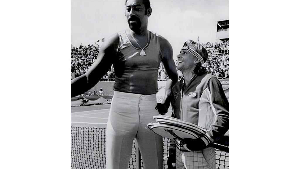 这不是P图 NBA球星体型就这么非人类，姚明在泳池身材超灭霸