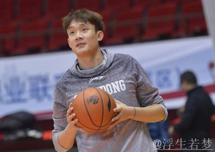 丁彦雨航：CBA赛场上的全能传奇！